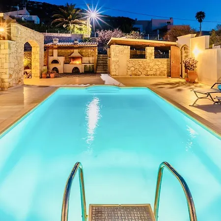 Kiki's Seaview Villa *