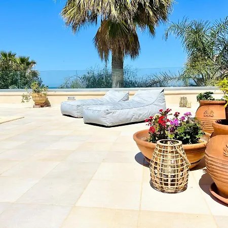 Kiki's Seaview *