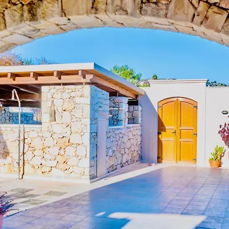 Kiki's Seaview Villa *